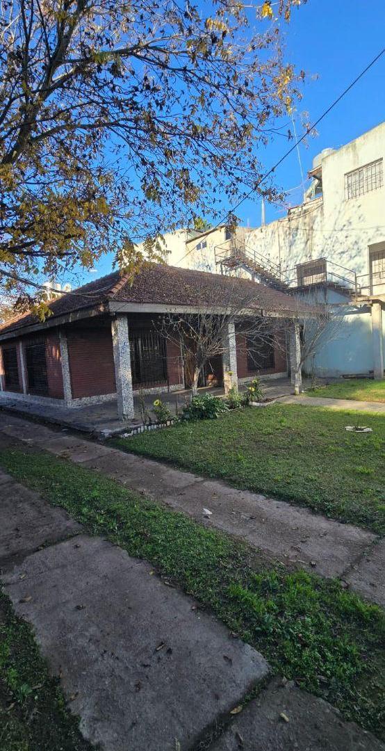 Casa+ 6 departamentos + galpon! ideal inversion y renta