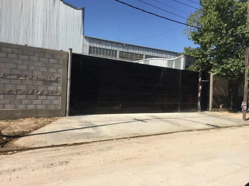 Fraccion con galpónes en venta 5
