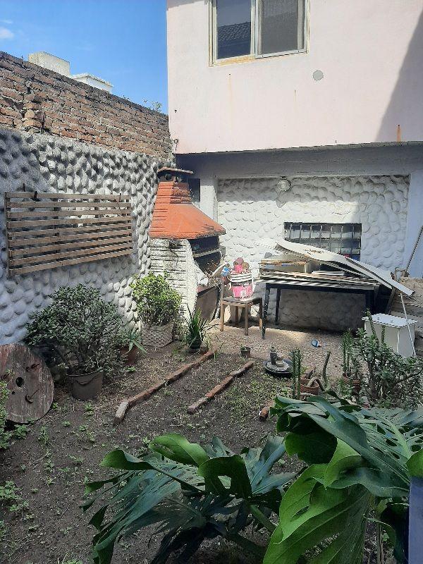 Inmueble con 2 Departamentos a La Venta 4