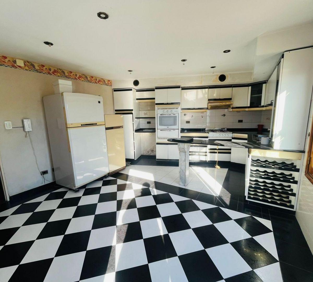 Casa 7 Ambientes. | Consejal H Noya Al 3100 1