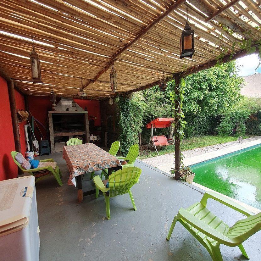 Excelente Casa 4 Ambientes Cochera 3 Autos 4