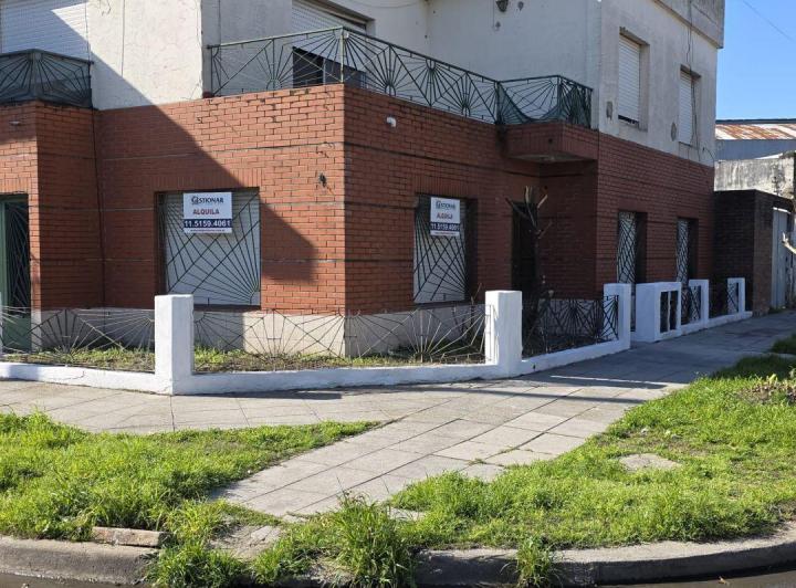 Casa 4 ambientes. | EDUARDO MADERO al 1100 2