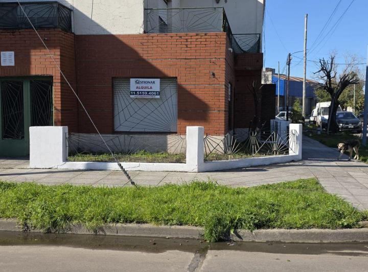 Casa 4 ambientes. | EDUARDO MADERO al 1100 1