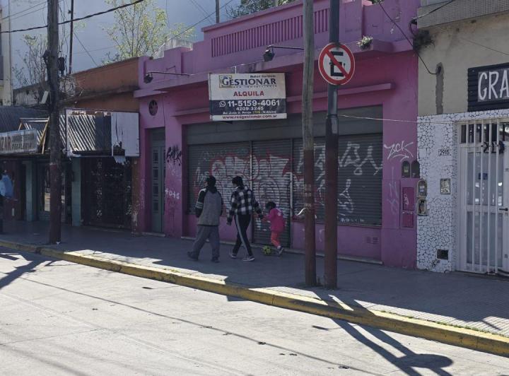 Local . | AV JUAN D PERON al 2900 1