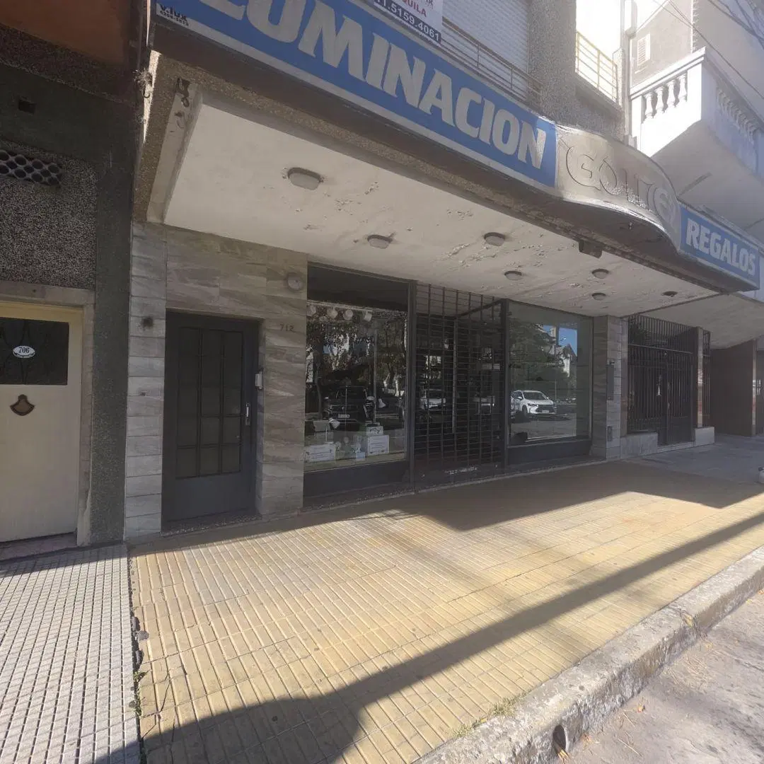 Local . | PASO DE BURGOS al 700 1