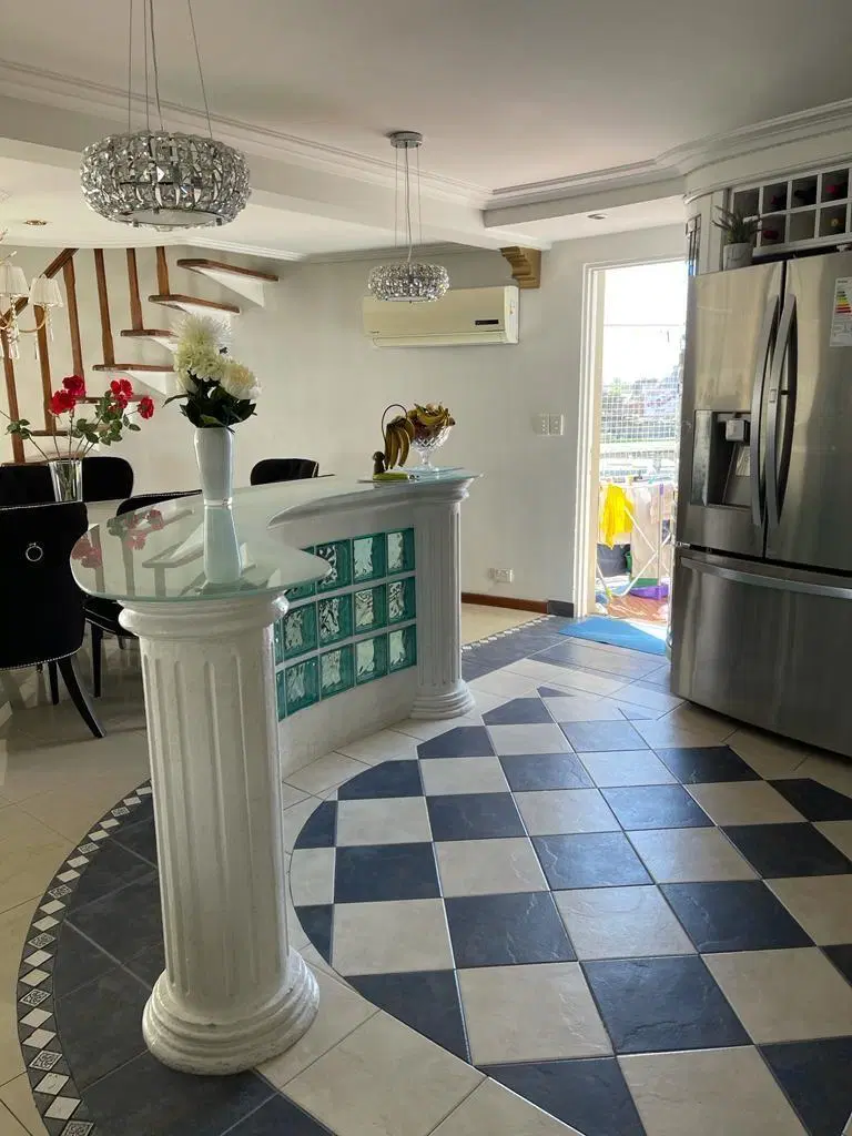 Departamento 4 ambientes. | AVDA HIPOLITO YRIGOYEN al 1100 4