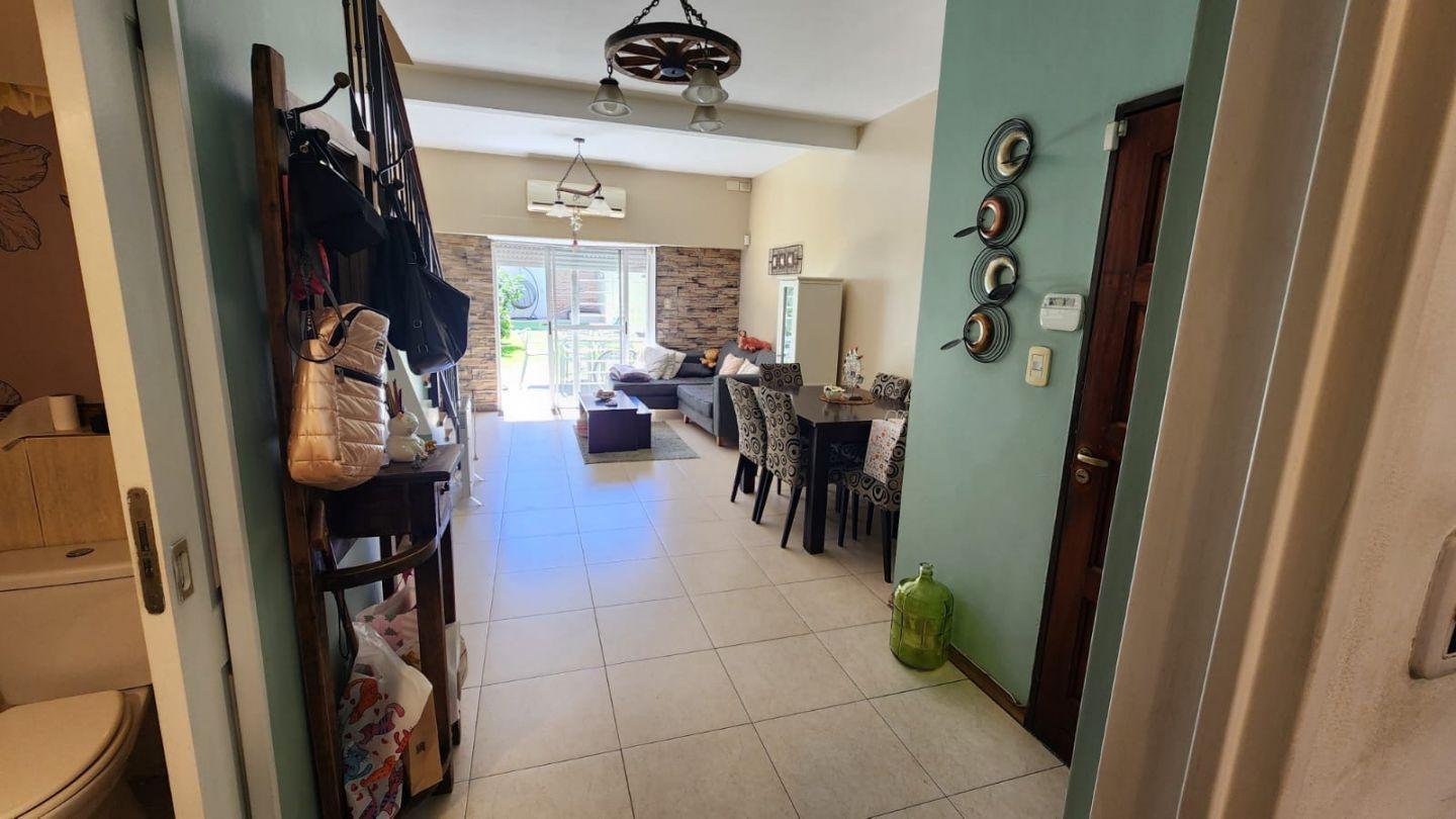 Excelente PH tipo casa con jardín y pileta sin expensas