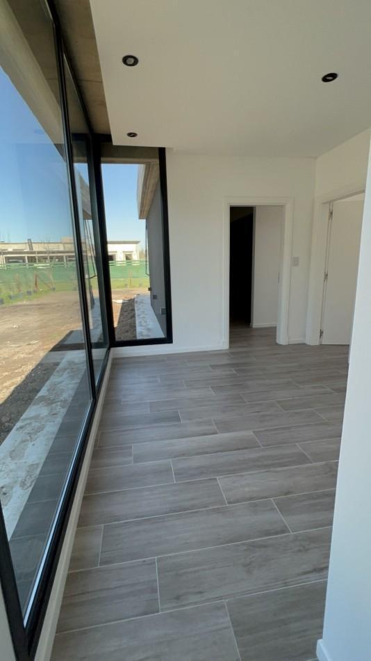 Foto de Hermosa Casa a Estrenar - Jardin y Piscina, imagen 5