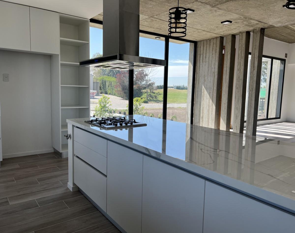 Hermosa Casa a Estrenar - Jardin y Piscina