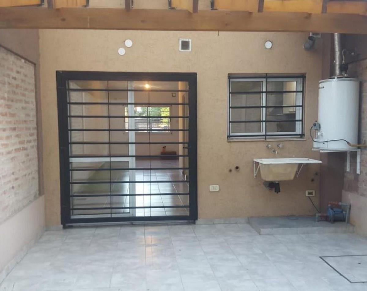 Foto de Venta - Duplex con Dos Cocheras, Excelente Zona, imagen 4