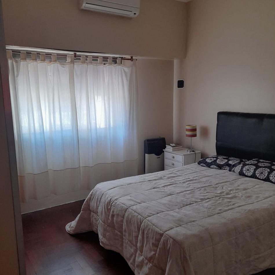 Foto de Casa Americana con Cochera Pasante Para Dos Autos en Importante Lote., imagen 3