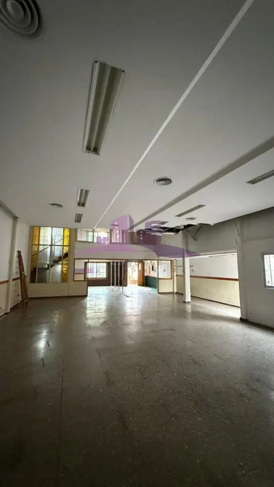 Salon/ local en Banfield este 5