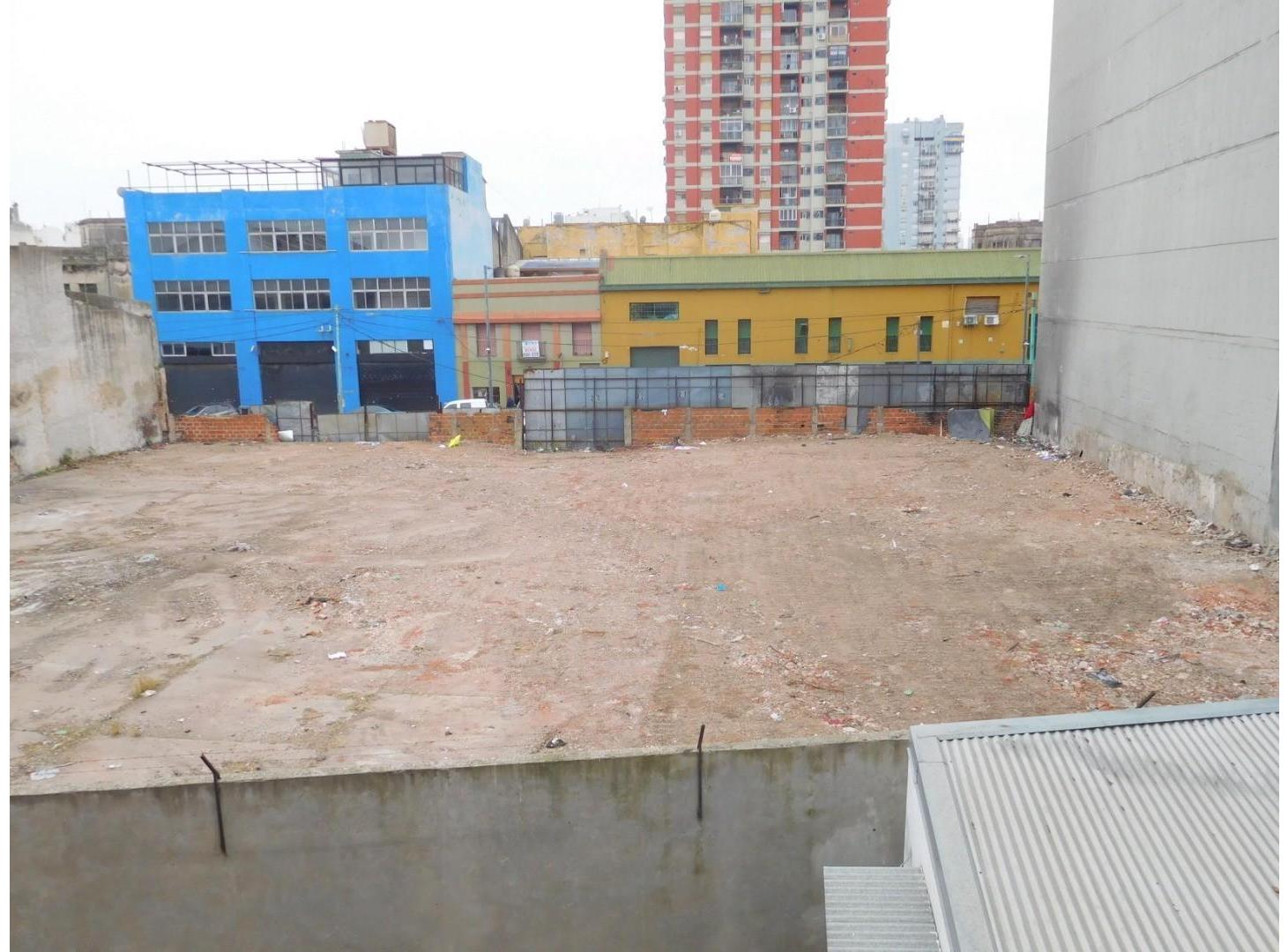 UNICO  LOTE DE 2400 M2 TECHADO SOBRE AV  PEDRO DE MENDOZA