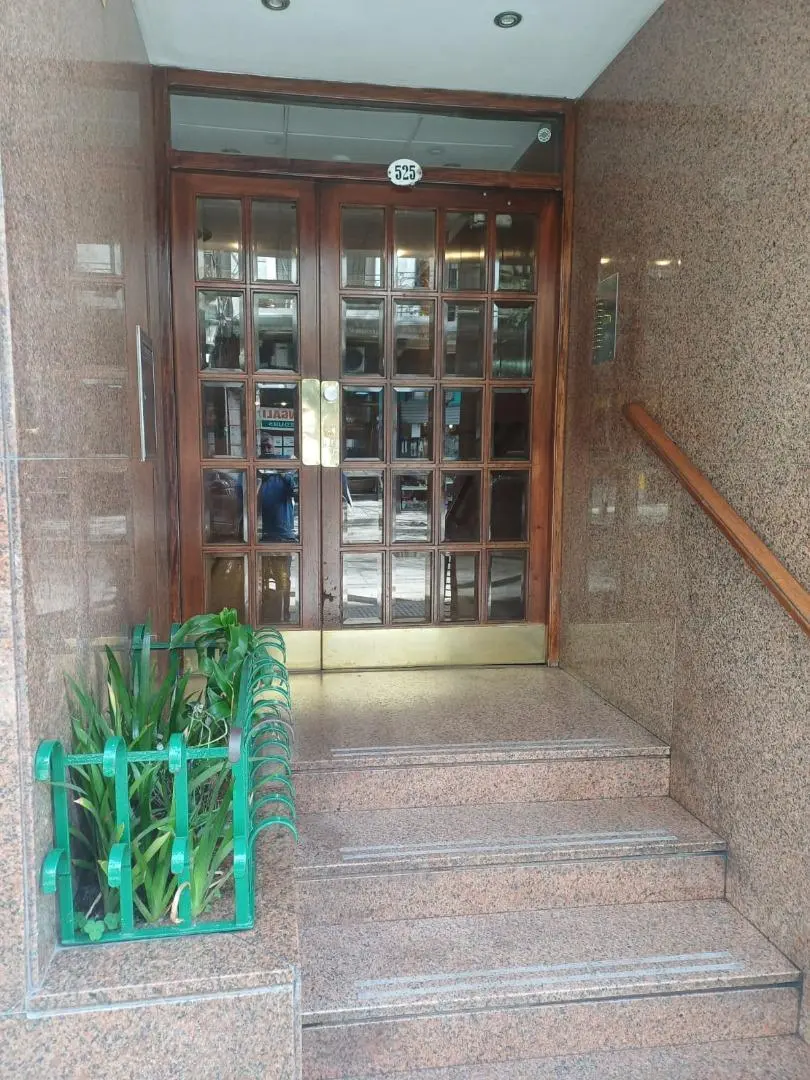 EXCELENTE DEPARTAMENTO DE  3 AMB. 80 M2 CON BALCON 5