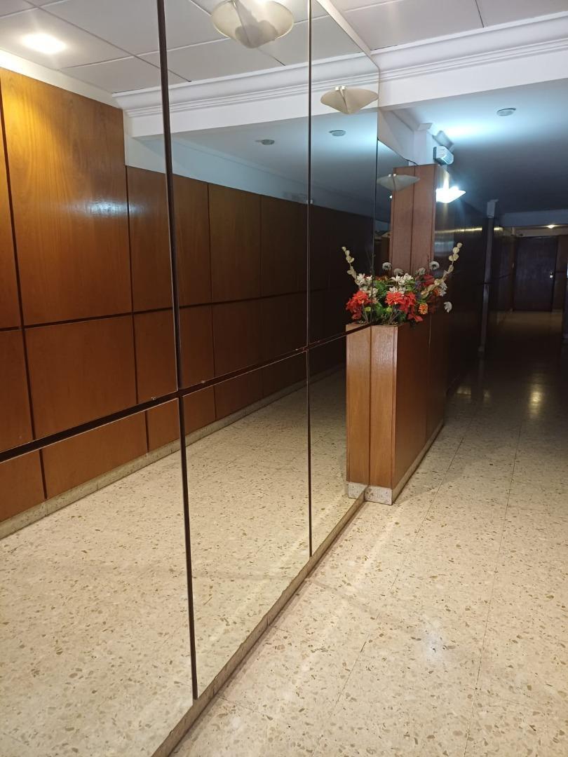 Foto de EXCELENTE DEPARTAMENTO DE 3 AMB. 80 M2 CON BALCON, imagen 2