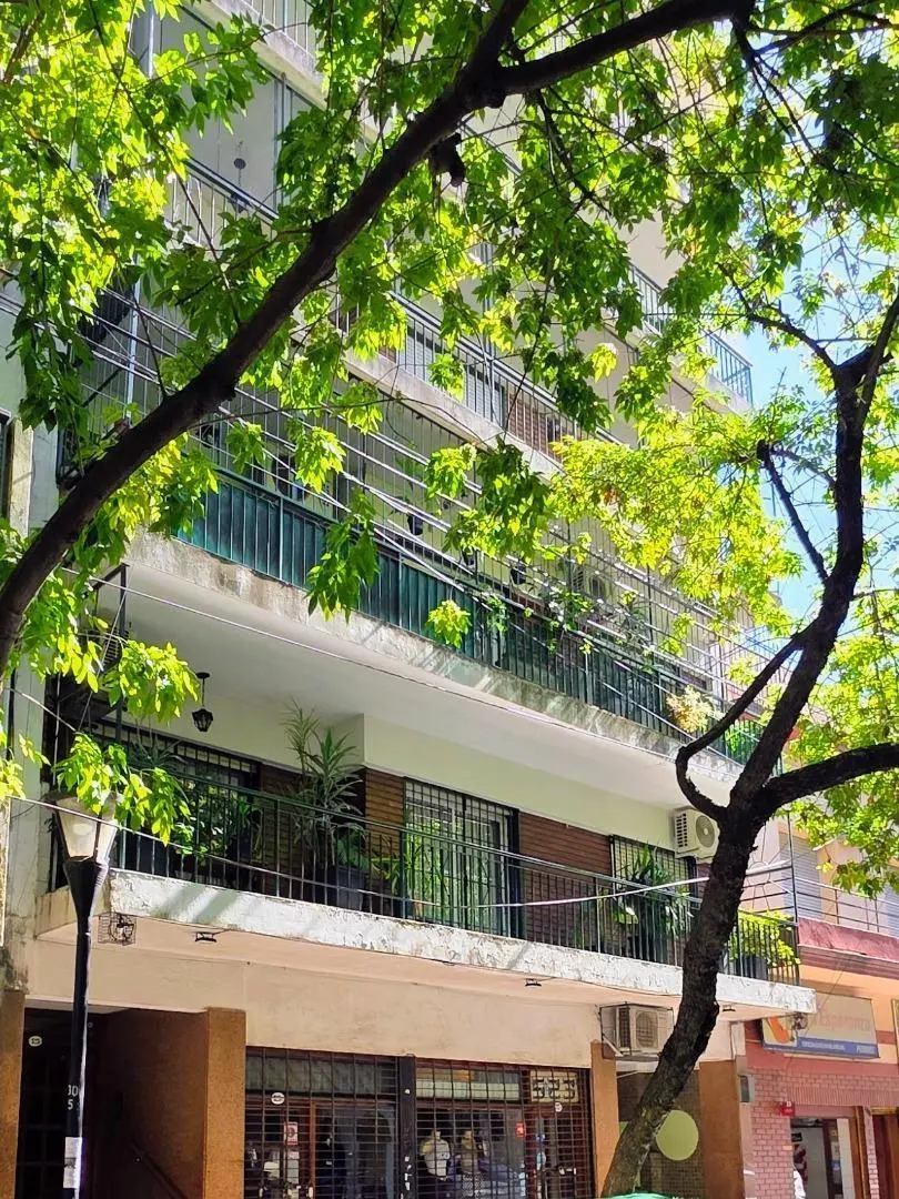 EXCELENTE DEPARTAMENTO DE  3 AMB. 80 M2 CON BALCON 3