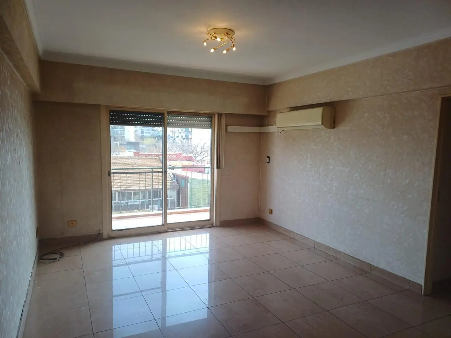 EXCELENTE DEPARTAMENTO DE  3 AMB. 80 M2 CON BALCON 2