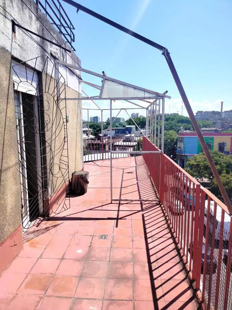 DEPARTAMENTO DE 2 AMBIENTES BALCON EN "CAMINITO".ZONA TURIST 2