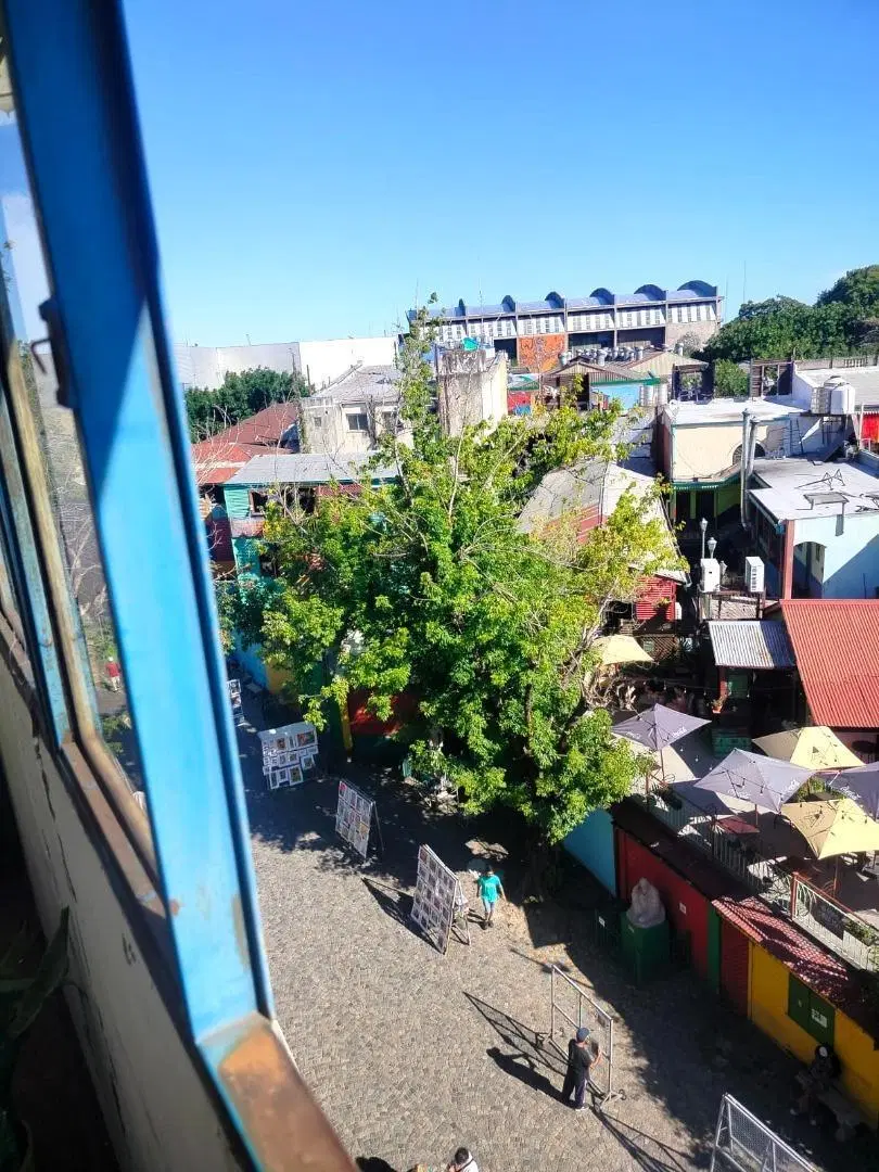 DEPARTAMENTO DE 2 AMBIENTES BALCON EN "CAMINITO".ZONA TURIST 8