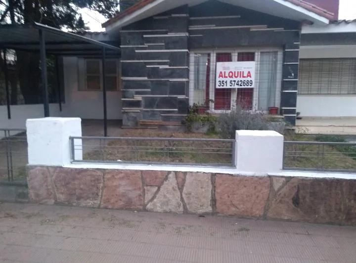 ALQUILO  CASA DE 3 DOR, Av. San Martin al 3600RIO CEBALLOS. 1