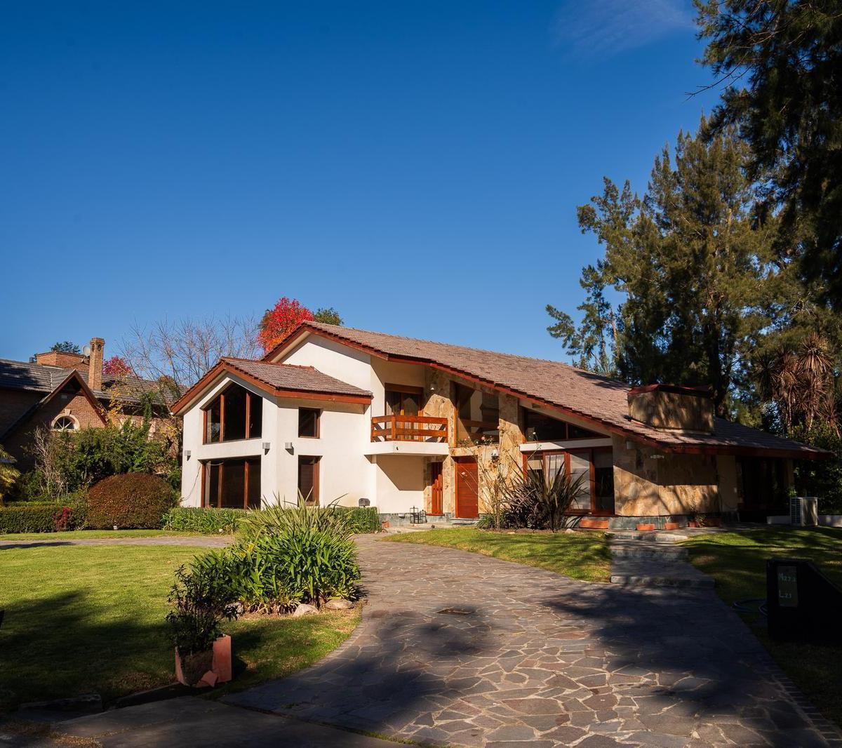 Venta de Excelente Casa en Country Club El Carmen 4