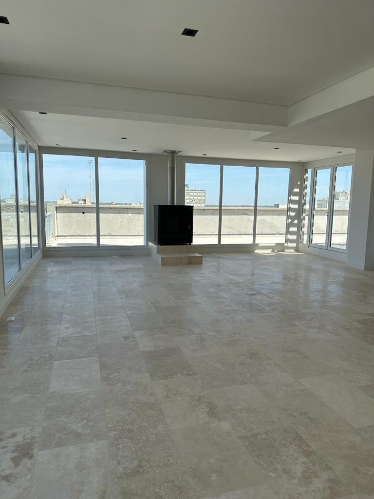Venta Departamento 4 Ambientes con Terraza en Necochea 3