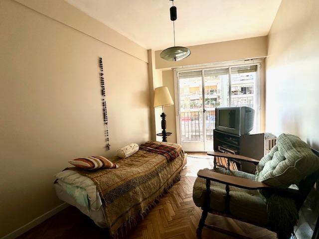 VENTA DEPARTAMENTO ALMAGRO 4 DORMITORIOS   DEPENDENCIA BALCÓN FRENTE 5