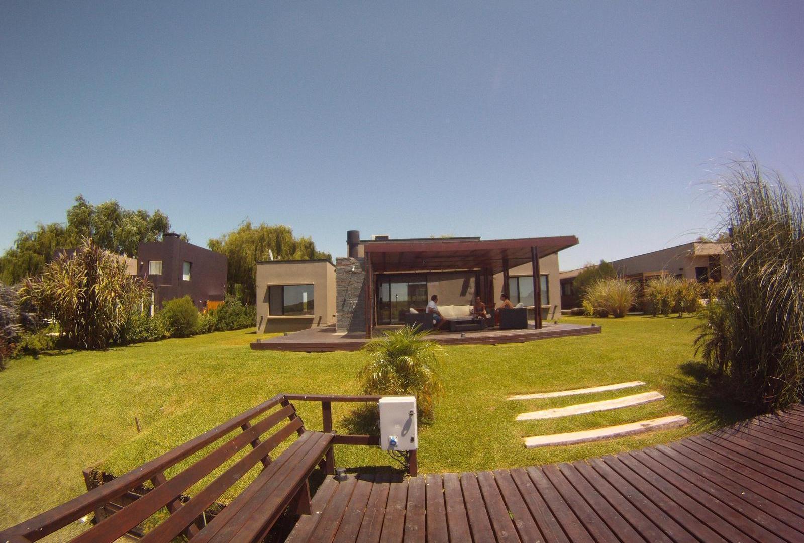 ALQUILER TEMPORAL CASA 5 Amb ,Jardin ,Deck ,Amarra propia ISLA DEL ESTE TIGRE