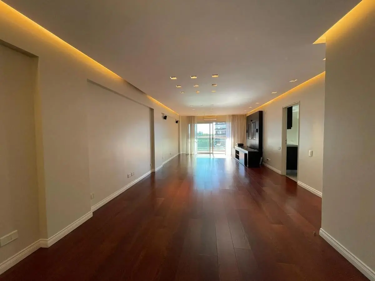 Venta departamento 4 Amb c/ Dependencia . Cochera . Altos del Polo 4