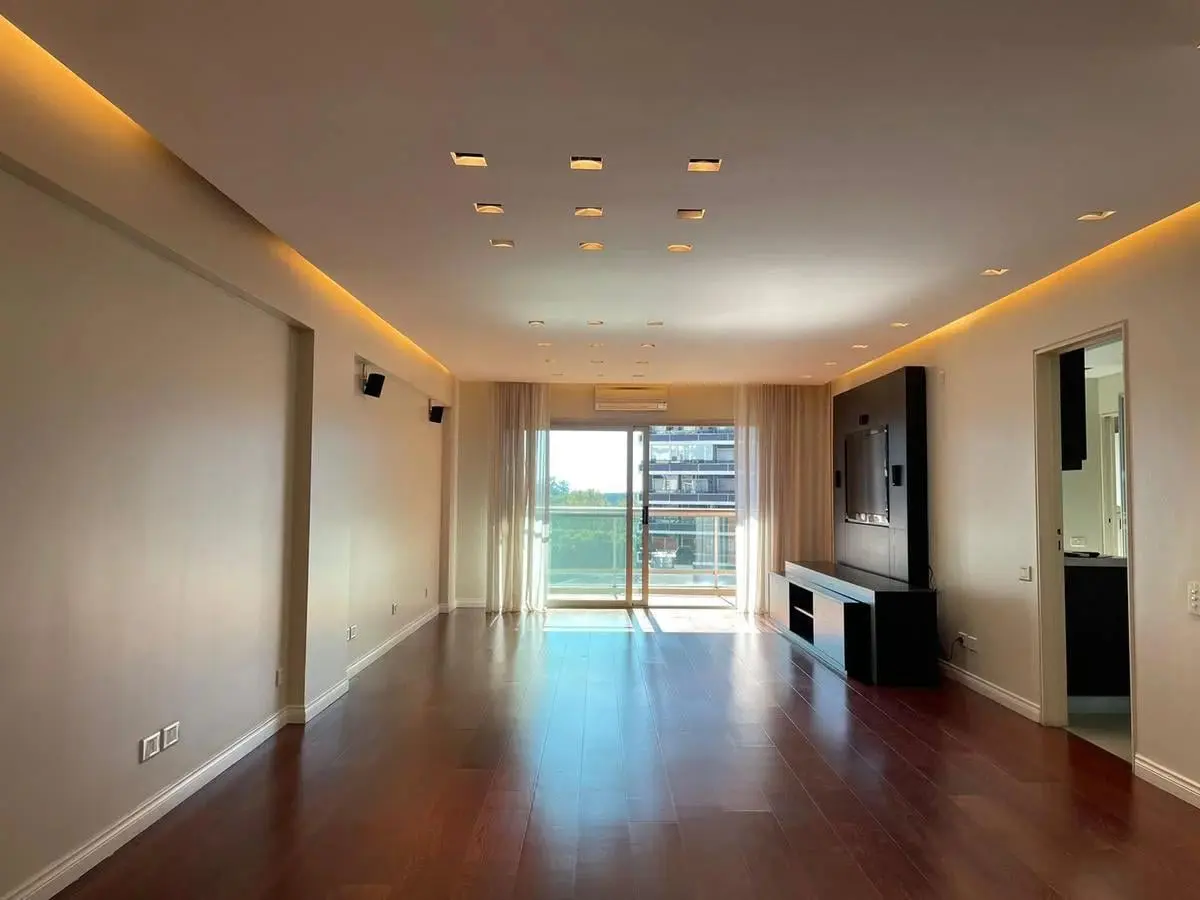 Venta departamento 4 Amb c/ Dependencia . Cochera . Altos del Polo 2