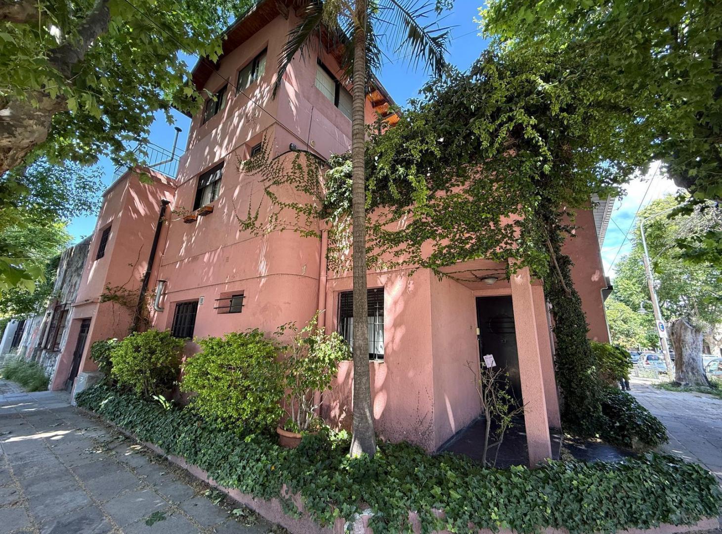 CASA EN VENTA 3 DORMITORIOS CON TERRAZA