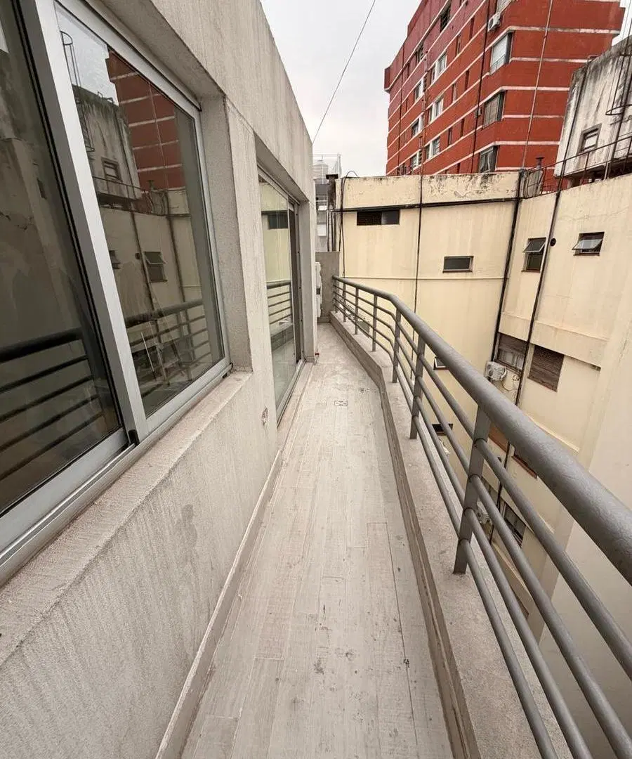 Departamento de 2 amplios ambientes con Balcón Corrido 4