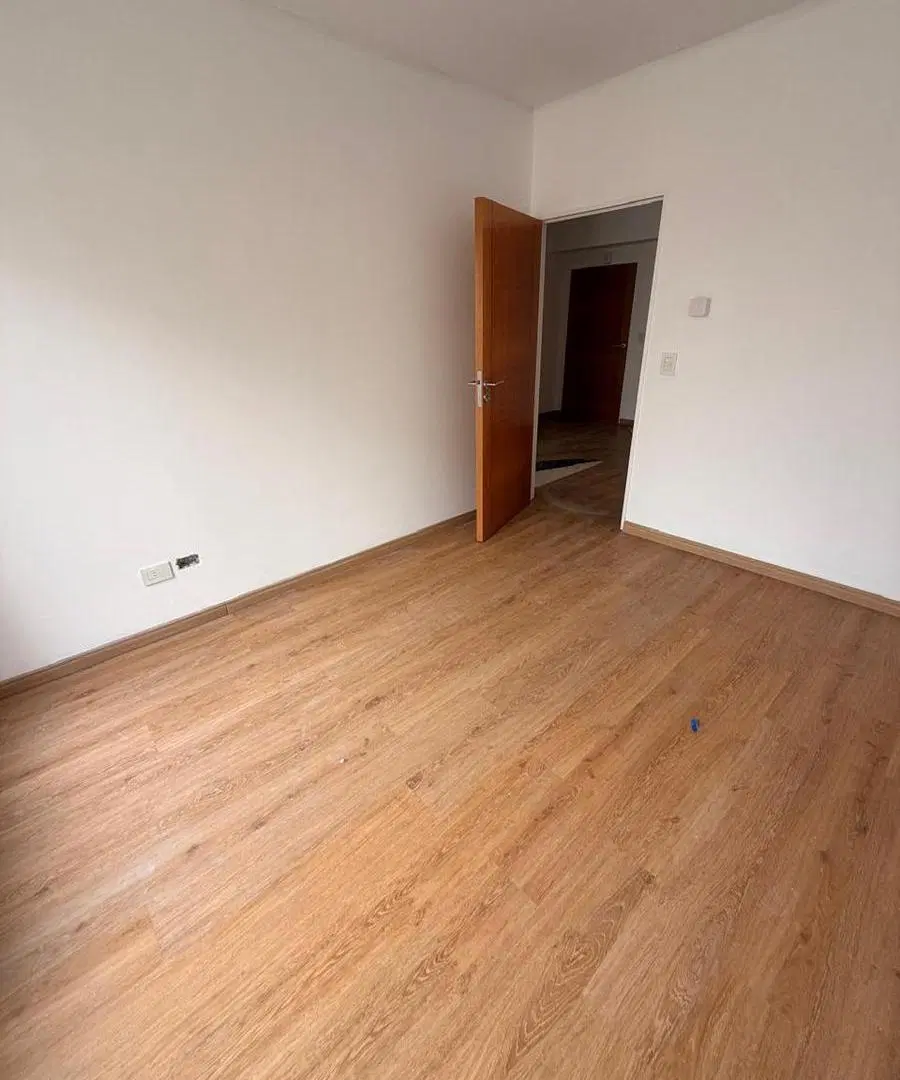 Departamento de 2 amplios ambientes con Balcón Corrido 5