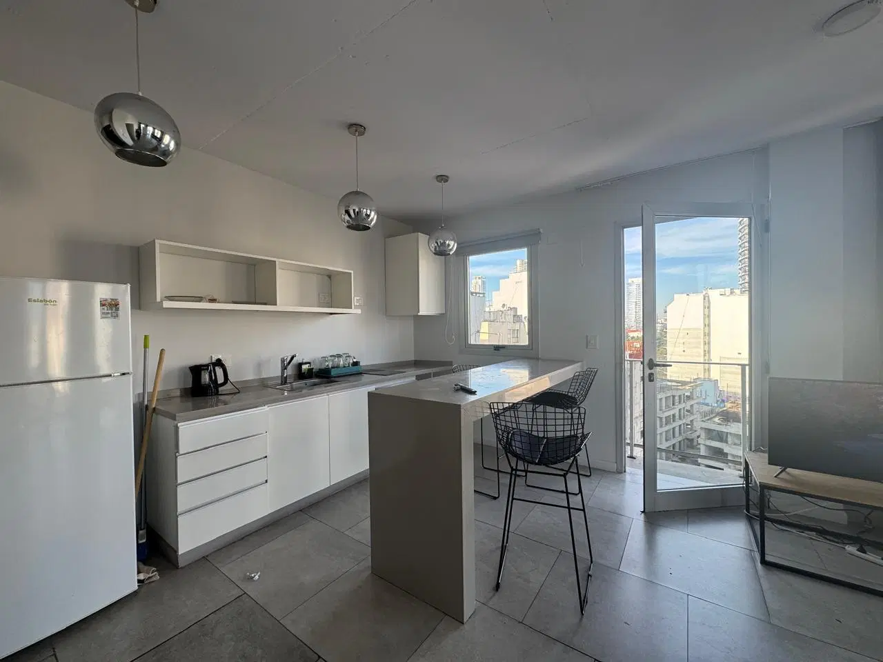 DEPARTAMENTO EN ALQUILER O VENTA EN LAS CAÑITAS MONOAMBIENTE AMPLIO DIVISIBLE LUMINOSO 2