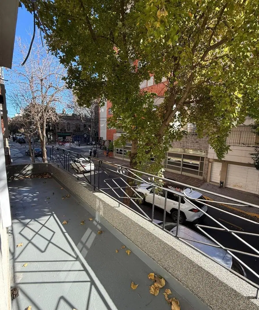 VENTA PH 4 AMBIENTES RECICLADO A NUEVO | TERRAZA PROPIA CON PARRILLA Y QUINCHO | SIN EXPENSAS | ENTR 4