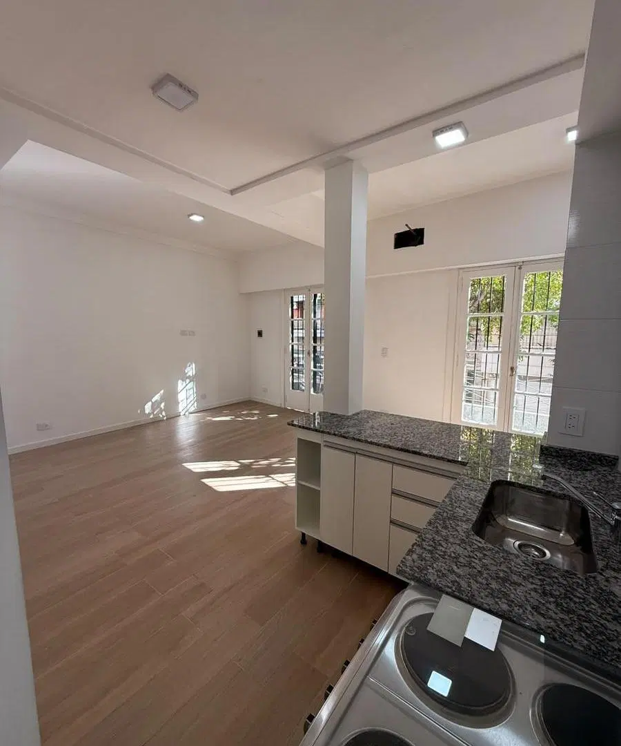 VENTA PH 4 AMBIENTES RECICLADO A NUEVO | TERRAZA PROPIA CON PARRILLA Y QUINCHO | SIN EXPENSAS | ENTR 3