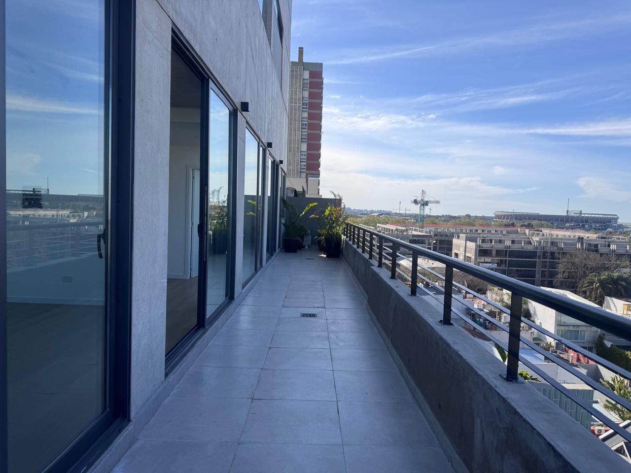 Foto de VENTA Departamento 2 ambientes con terraza y vista abierta en Bajo, imagen 2