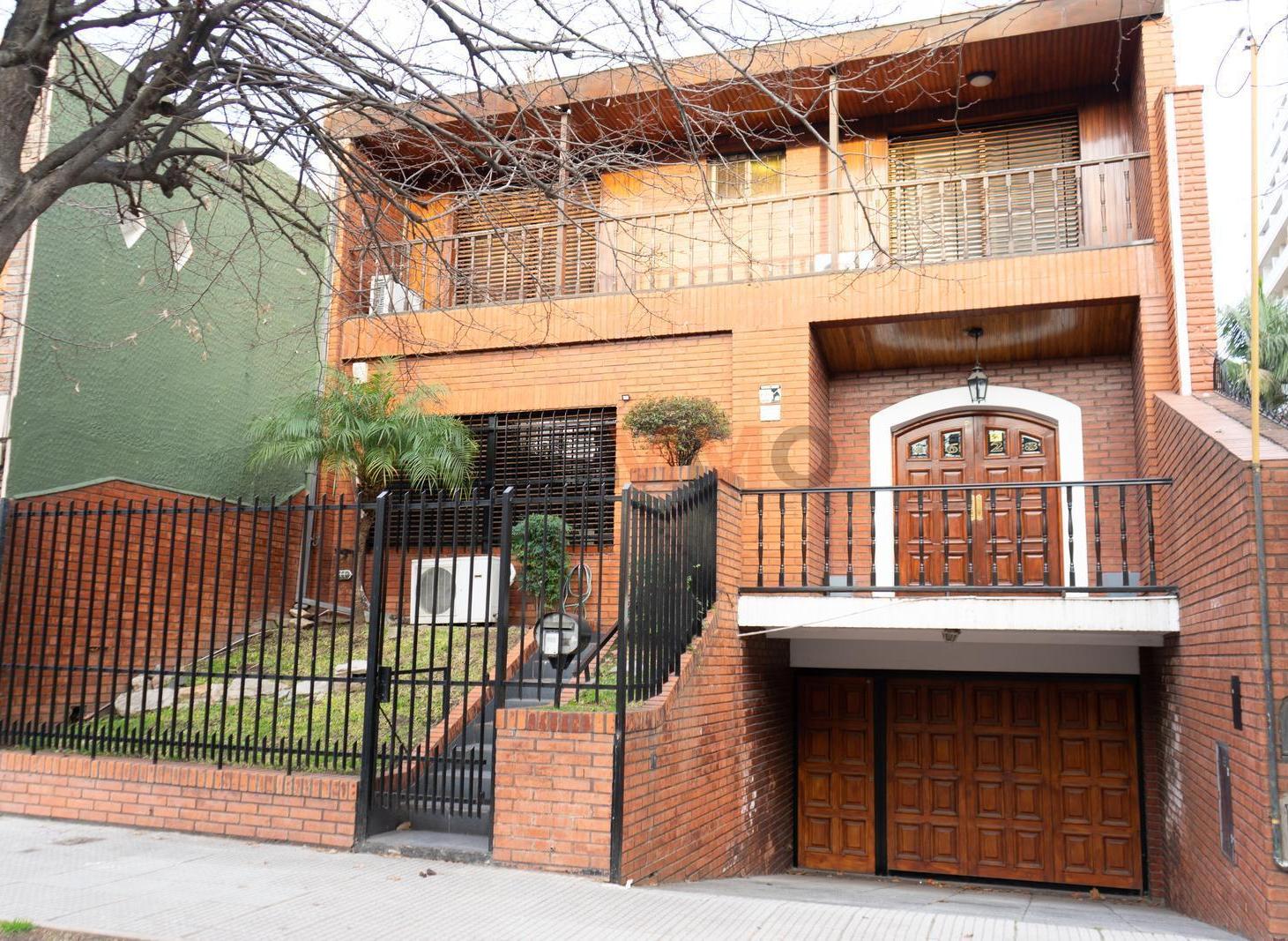 Foto de VENTA CASA 4 AMBIENTES + DEPENDENCIA LOTE PROPIO EN VILLA DEVOTO, imagen 1