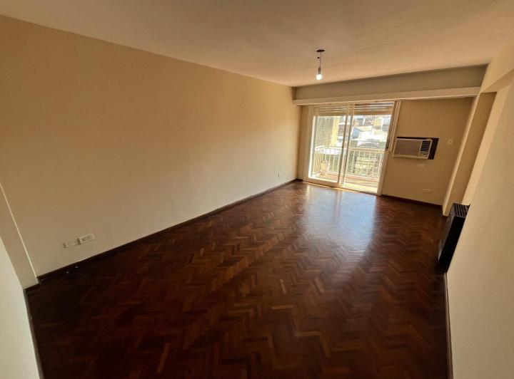 Departamento en alquiler de tres dormitorios con balcón al frente - San Nicolás al 800 2