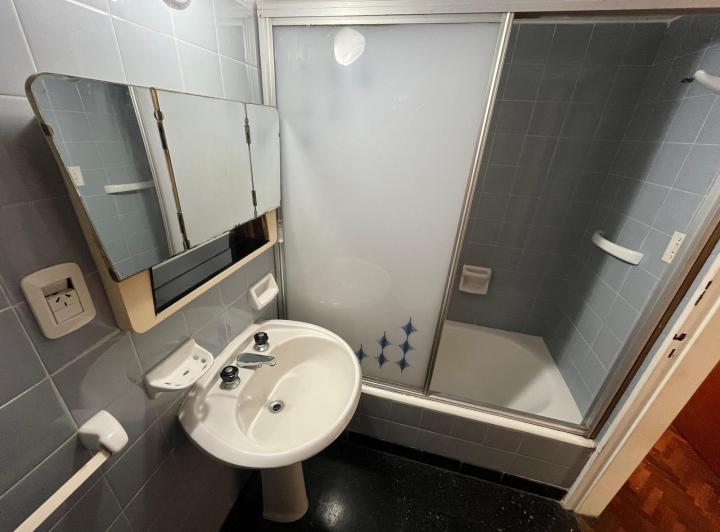 Departamento en alquiler de tres dormitorios con balcón al frente - San Nicolás al 800 4