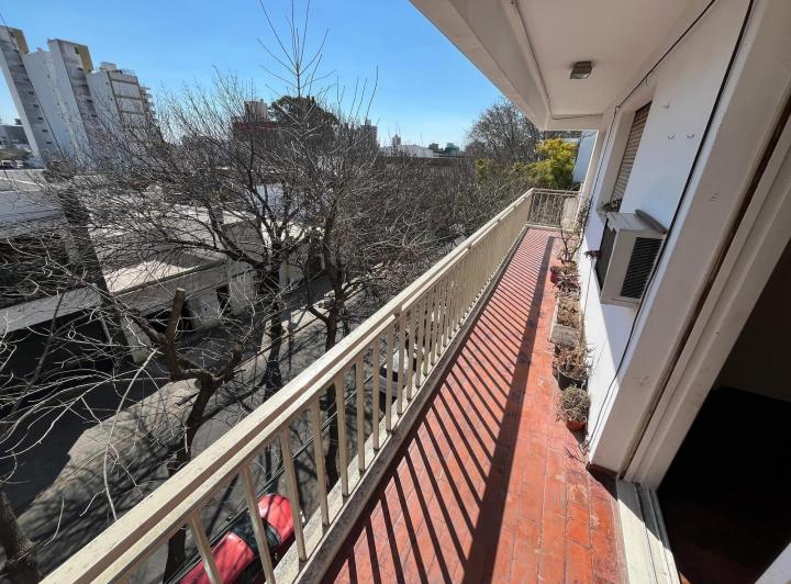 Departamento en alquiler de tres dormitorios con balcón al frente - San Nicolás al 800 5