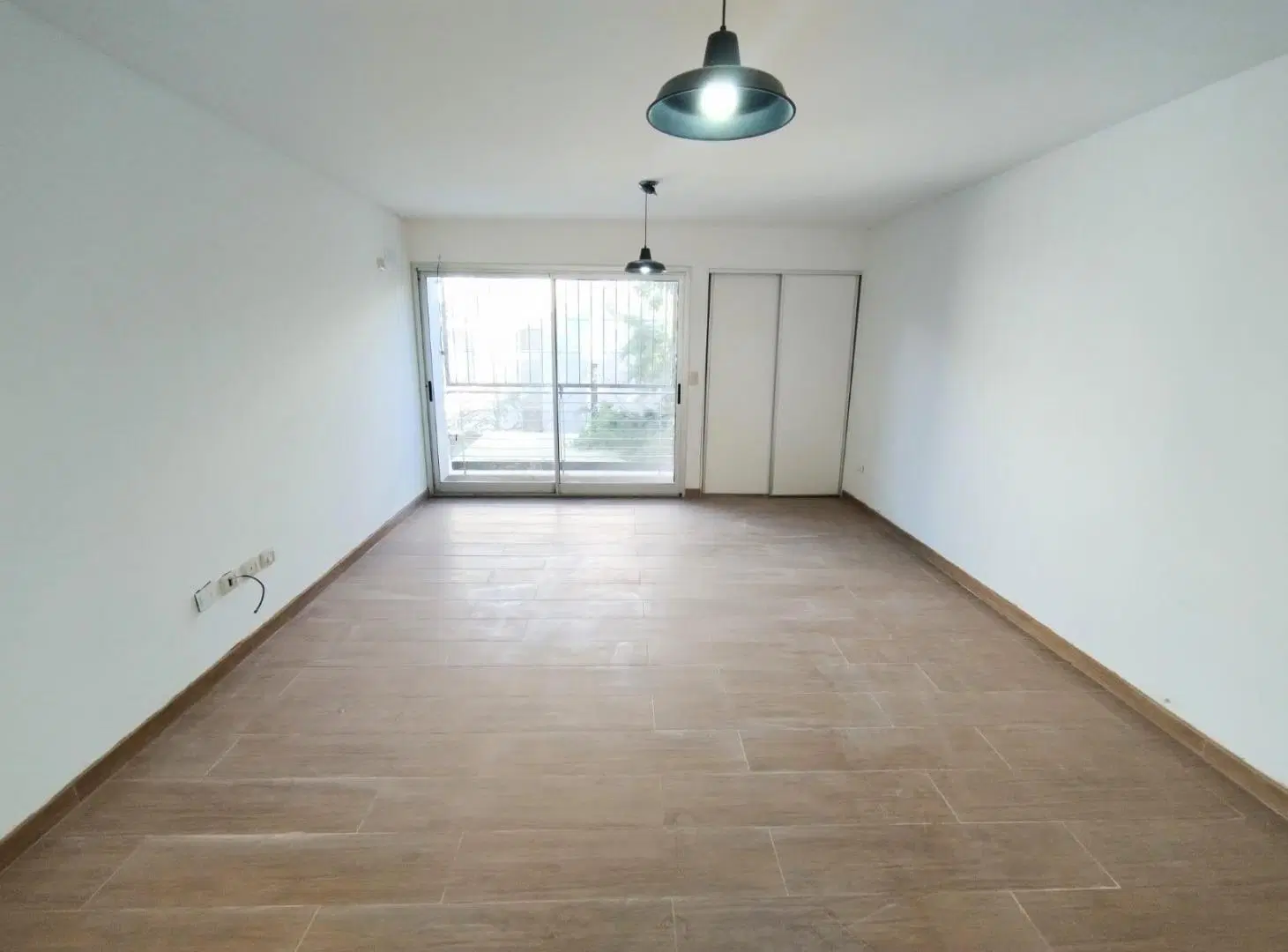 Monoambiente en alquiler con cochera - Alem 2400 5