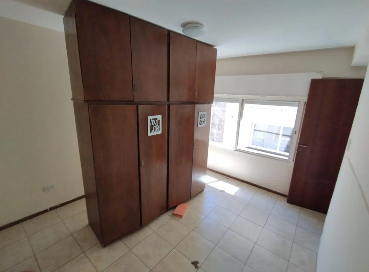 Departamento dos dormitorios con balcón al frente en alquiler - Suipacha al 1300 1