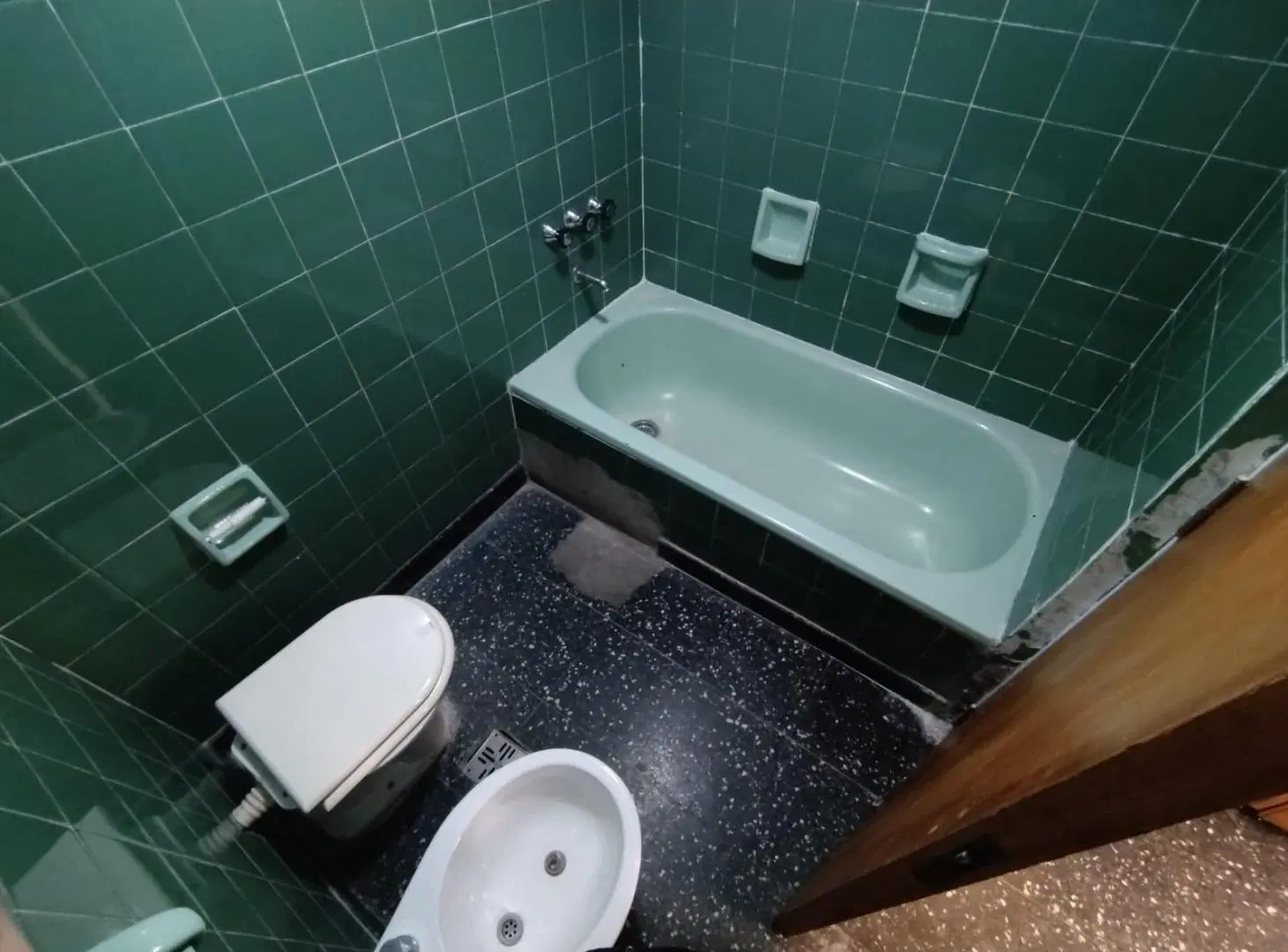 Departamento dos dormitorios con balcón al frente en alquiler - Suipacha al 1300 3