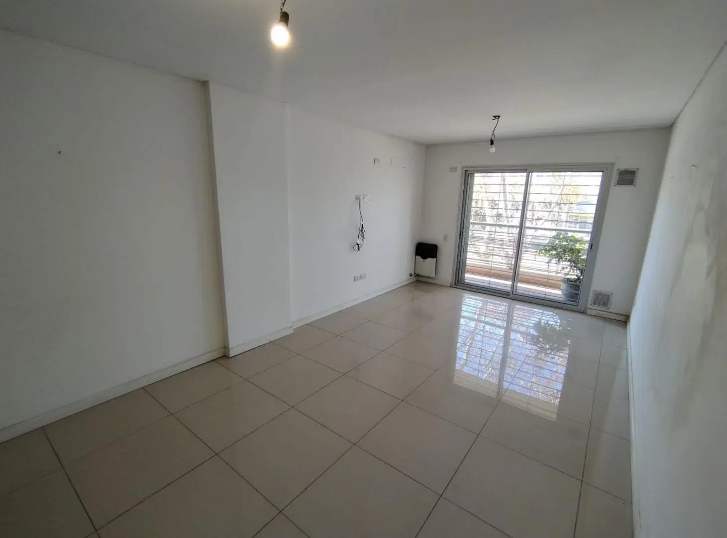 Departamento en alquiler un dormitorio con balcón al frente más cochera - Gallo al 700 1