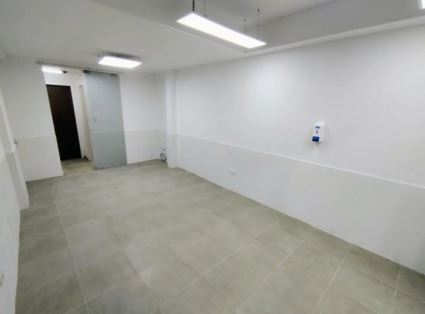 Local comercial en alquiler con vidriera al frente en pb - Rodriguez 1266 4