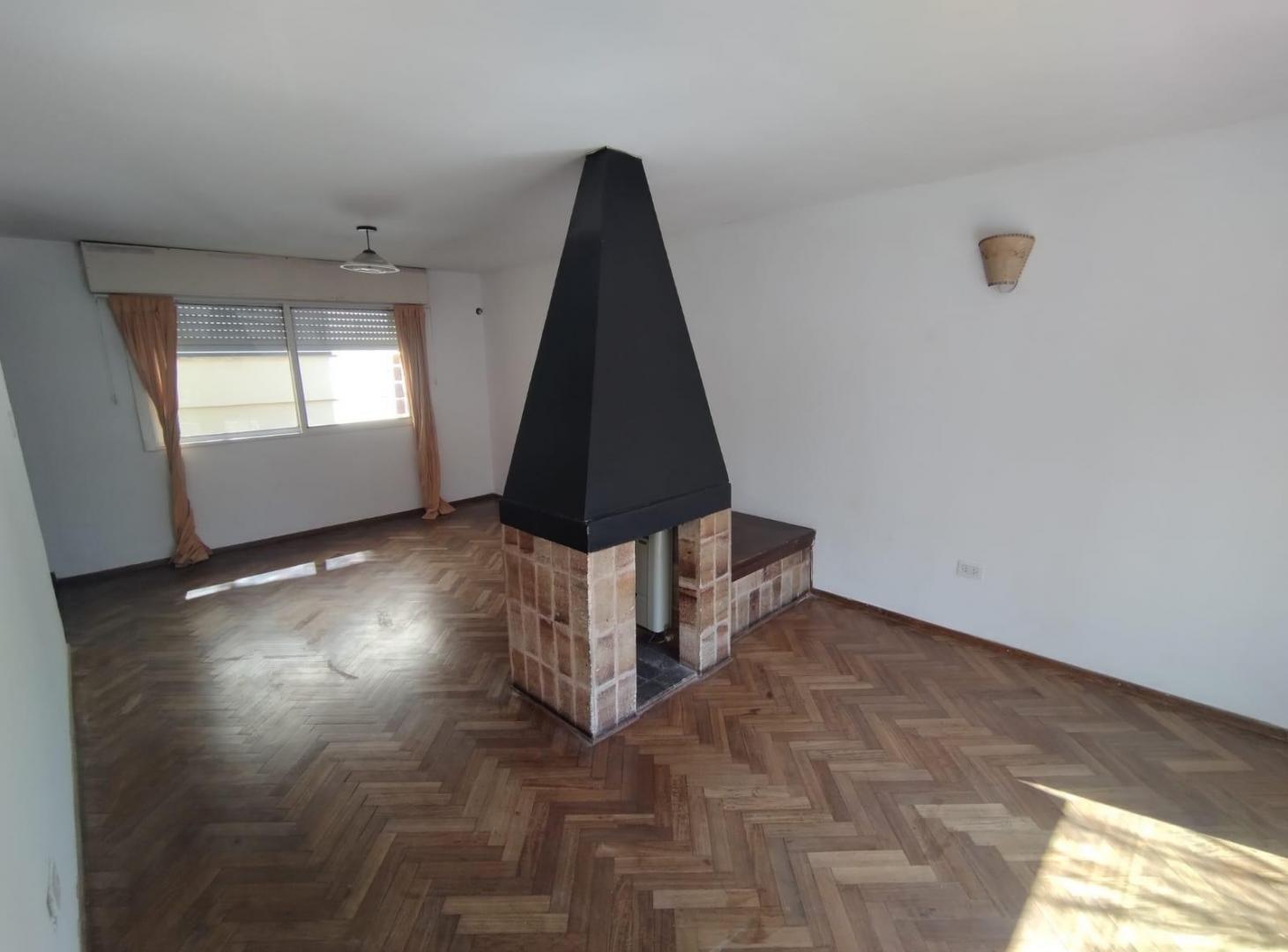 Foto de Departamento dos dormitorios con balcón al frente en alquiler, imagen 1