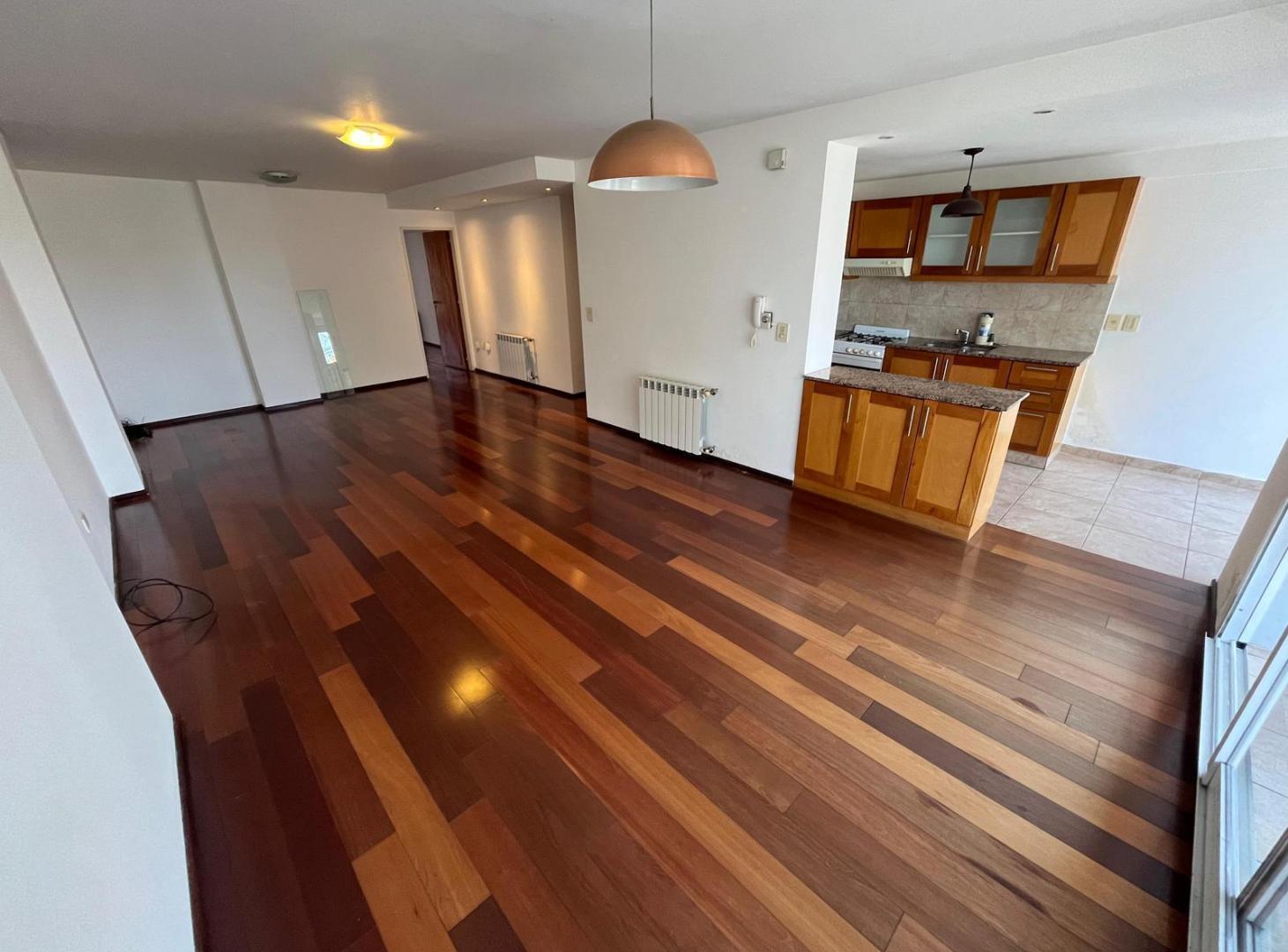 Foto de Departamento dos dormitorios al frente con balcón y dos cocheras, imagen 1