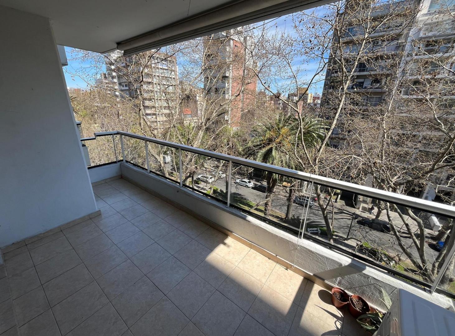 Foto de Departamento dos dormitorios al frente con balcón y dos cocheras, imagen 2
