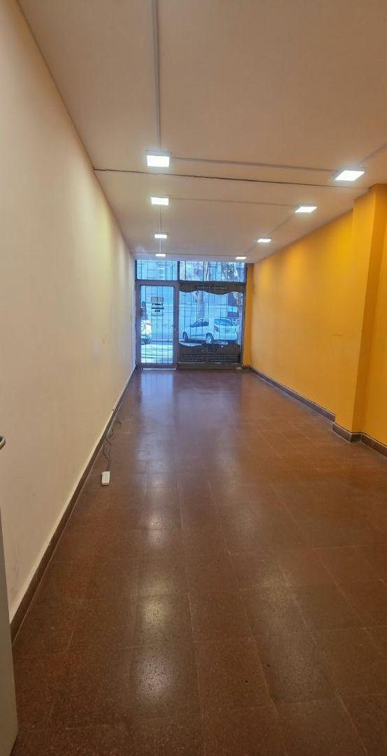 Foto de Local comercial de 40 m² en alquiler en Quilmes Centro, imagen 2